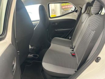 Toyota AYGO VVT-I X-PLAY X-SHIFT