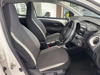 Toyota AYGO VVT-I X-PLAY X-SHIFT