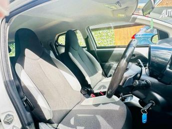Toyota AYGO 1.0 VVT-i x-play x-shift Euro 6 5dr