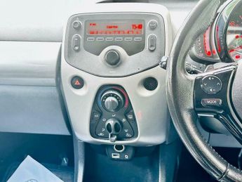 Toyota AYGO 1.0 VVT-i x-play x-shift Euro 6 5dr