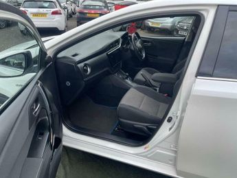 Toyota Auris 1.8 VVT-h Design CVT Euro 6 (s/s) 5dr (Safety Sense)