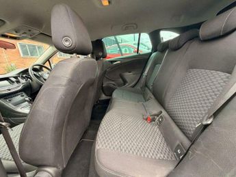 Vauxhall Astra 1.6 CDTi BlueInjection SRi Sports Tourer Auto Euro 6 (s/s) 5dr