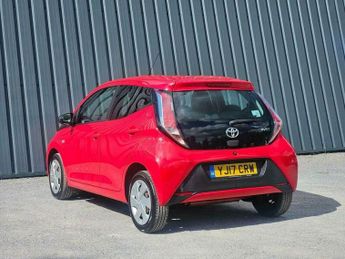 Toyota AYGO 1.0 VVT-i x-play x-shift Euro 6 5dr