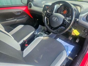 Toyota AYGO 1.0 VVT-i x-play x-shift Euro 6 5dr