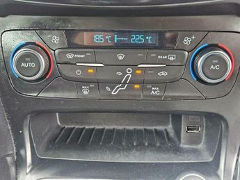 Ford Focus 1.6 Titanium Powershift Euro 6 5dr