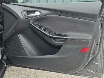 Ford Focus 1.6 Titanium Powershift Euro 6 5dr