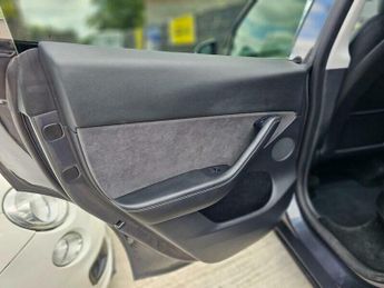 Tesla Model Y (Dual Motor) Long Range SUV 5dr Electric Auto 4WDE (384 bhp)
