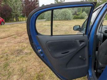 Toyota Yaris 1.3 VVT-i 16v CDX 5dr
