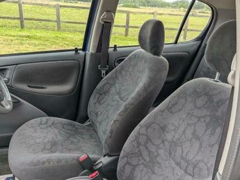 Toyota Yaris 1.3 VVT-i 16v CDX 5dr
