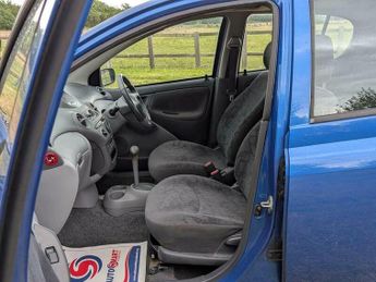 Toyota Yaris 1.3 VVT-i 16v CDX 5dr