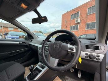 Vauxhall Astra 1.8i 16v SRi 5dr