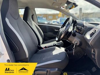 Toyota AYGO VVT-I X-PLAY X-SHIFT TSS