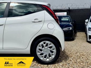 Toyota AYGO VVT-I X-PLAY X-SHIFT TSS
