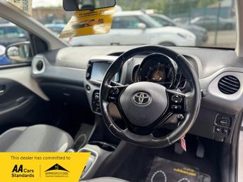 Toyota AYGO VVT-I X-PLAY X-SHIFT TSS