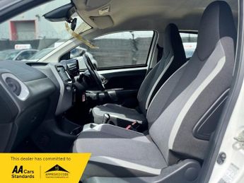 Toyota AYGO VVT-I X-PLAY X-SHIFT TSS