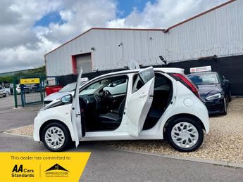 Toyota AYGO VVT-I X-PLAY X-SHIFT TSS