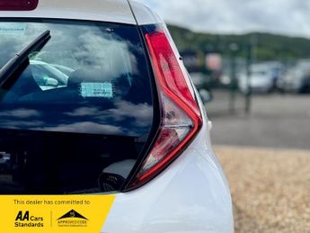 Toyota AYGO VVT-I X-PLAY X-SHIFT TSS