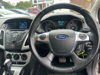 Ford Focus 1.6 Zetec Estate 5dr Petrol Powershift Euro 5 (125 ps)