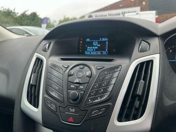 Ford Focus 1.6 Zetec Estate 5dr Petrol Powershift Euro 5 (125 ps)