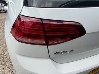 Volkswagen Golf 1.6 TDI SE Nav DSG Euro 6 (s/s) 5dr