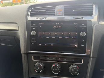 Volkswagen Golf 1.6 TDI SE Nav DSG Euro 6 (s/s) 5dr