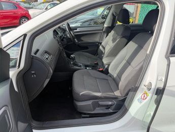 Volkswagen Golf 1.6 TDI SE Nav DSG Euro 6 (s/s) 5dr