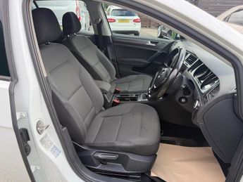 Volkswagen Golf 1.6 TDI SE Nav DSG Euro 6 (s/s) 5dr