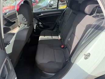 Volkswagen Golf 1.6 TDI SE Nav DSG Euro 6 (s/s) 5dr