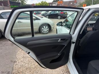 Volkswagen Golf 1.6 TDI SE Nav DSG Euro 6 (s/s) 5dr