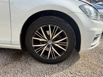 Volkswagen Golf 1.6 TDI SE Nav DSG Euro 6 (s/s) 5dr