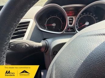 Ford Fiesta 1.4 Zetec Hatchback 5dr Petrol Automatic (154 g/km, 94 bhp)