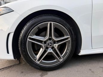 Mercedes-Benz A Class 1.5 A180d AMG Line (Executive) Hatchback 5dr Diesel 7G-DCT Euro 