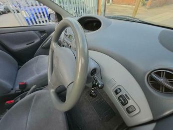 Toyota Yaris 1.3 VVT-i 16v CDX 5dr