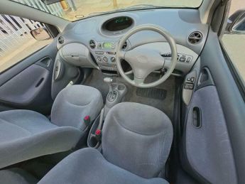 Toyota Yaris 1.3 VVT-i 16v CDX 5dr