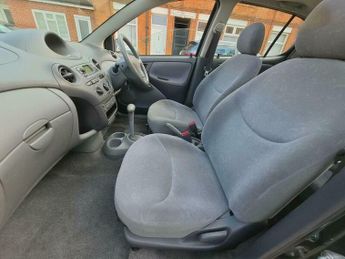 Toyota Yaris 1.3 VVT-i 16v CDX 5dr