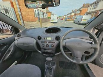Toyota Yaris 1.3 VVT-i 16v CDX 5dr