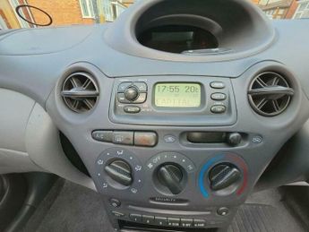 Toyota Yaris 1.3 VVT-i 16v CDX 5dr