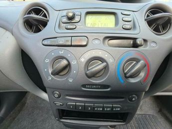Toyota Yaris 1.3 VVT-i 16v CDX 5dr