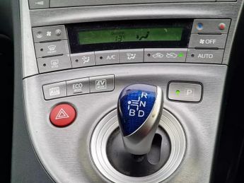 Toyota Prius 1.8 Hybrid VVT-h CVT 5dr