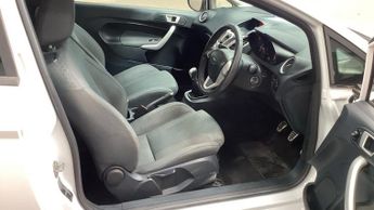 Ford Fiesta 1.6 Zetec S Hatchback 3dr Petrol Manual (132 g/km, 118 bhp)