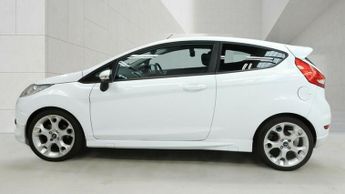 Ford Fiesta 1.6 Zetec S Hatchback 3dr Petrol Manual (132 g/km, 118 bhp)
