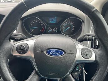 Ford Focus 1.6 Zetec Estate 5dr Petrol Manual Euro 5 (105 ps)