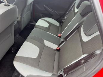 Ford Focus 1.6 Zetec Estate 5dr Petrol Manual Euro 5 (105 ps)