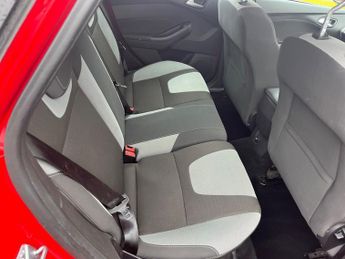Ford Focus 1.6 Zetec Estate 5dr Petrol Manual Euro 5 (105 ps)