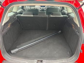 Ford Focus 1.6 Zetec Estate 5dr Petrol Manual Euro 5 (105 ps)