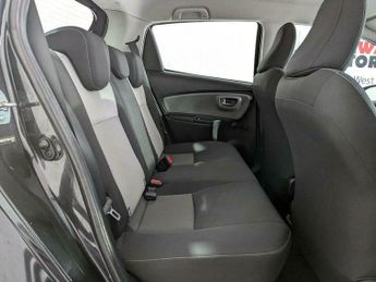 Toyota Yaris 1.5 VVT-h Icon Tech E-CVT Euro 6 (s/s) 5dr