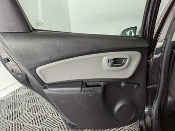 Toyota Yaris 1.5 VVT-h Icon Tech E-CVT Euro 6 (s/s) 5dr