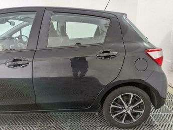 Toyota Yaris 1.5 VVT-h Icon Tech E-CVT Euro 6 (s/s) 5dr