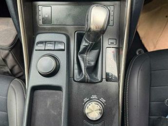 Lexus IS 2.5 300h Executive Edition E-CVT Euro 6 (s/s) 4dr