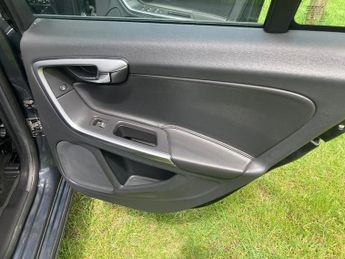 Volvo V60 2.0 D2 BUSINESS EDITION Euro6 (s/s)